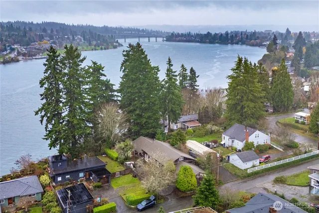 an aerial view of a house with outdoor space and lake view