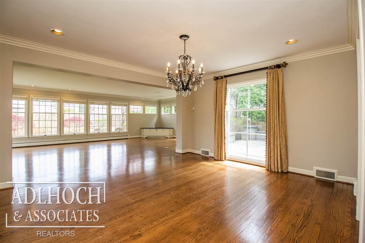 294 Touraine Road Grosse Pointe, MI 48236 - Photo 13 of 52 50010320-14.JPG