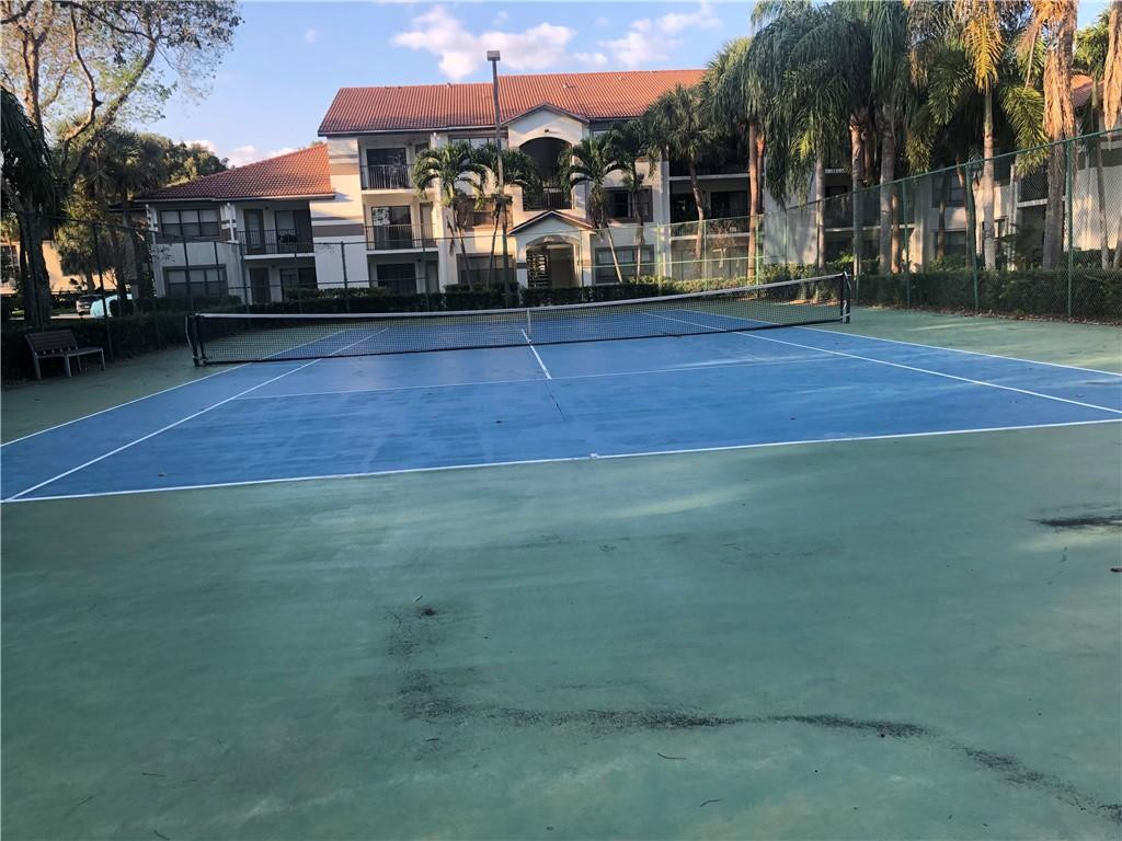 620 South Park Road, Unit 213 Hollywood, FL 33021 - Photo 23 of 28 a view of a city