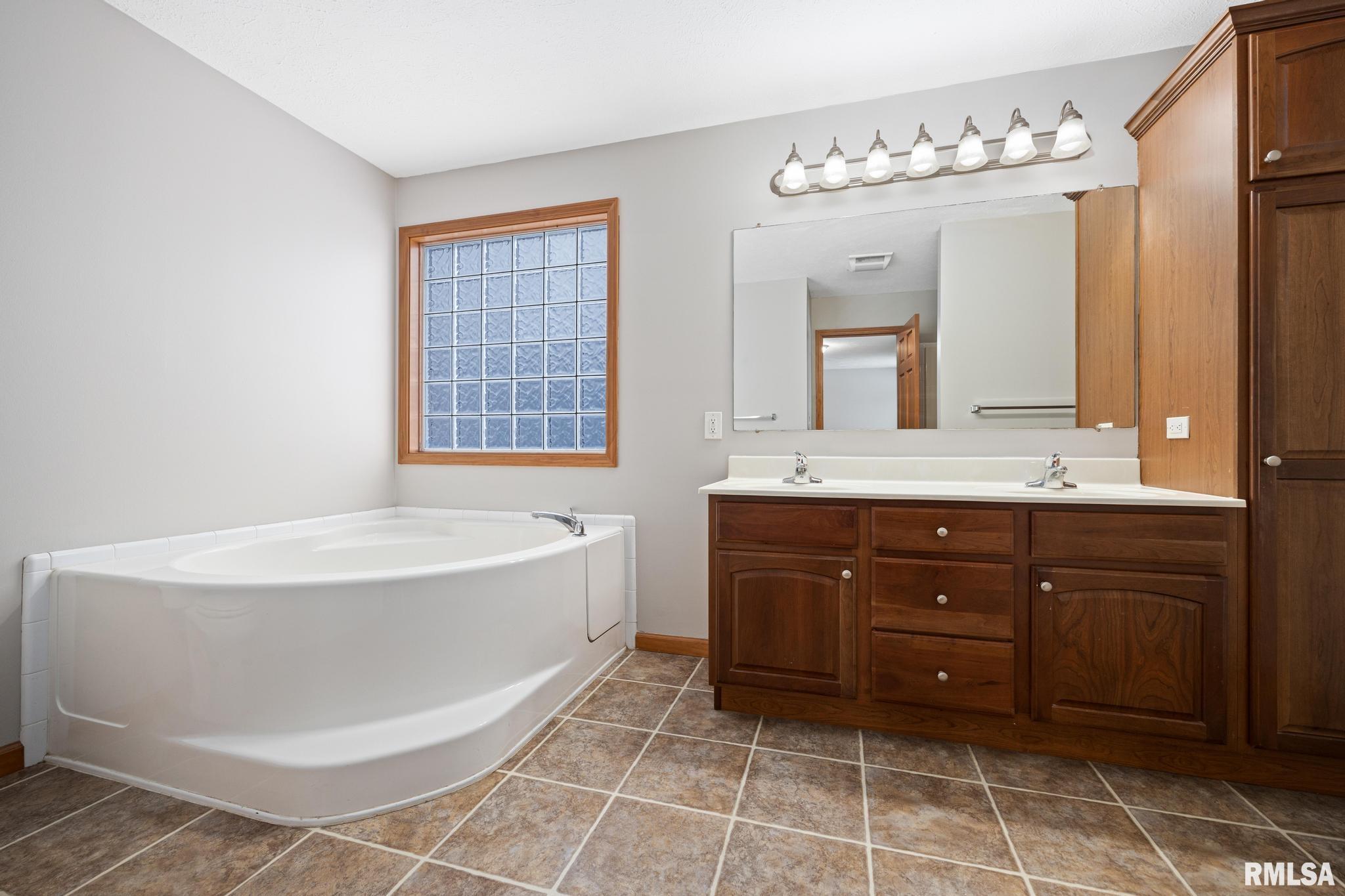 12505 North Maher Road Brimfield, IL 61517 - Photo 16 of 35 Gallery Image 16