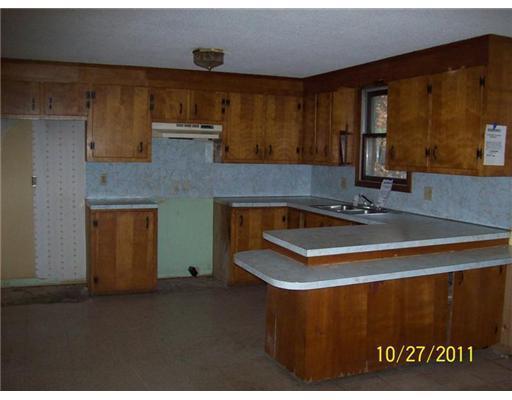 41 Skeetfield Road Oxford, ME 04270 - Photo 3 of 8 Kitchen.