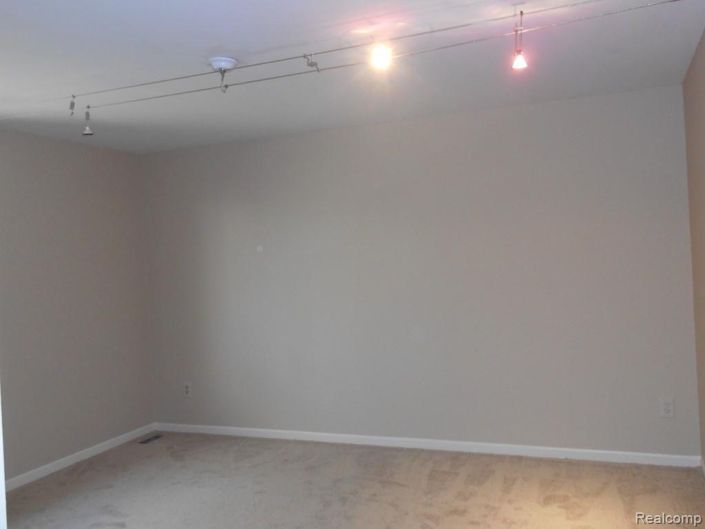 6369 Cherry Tree Court Rochester, MI 48306 - Photo 17 of 25 DSCN1100 (Medium).jpg