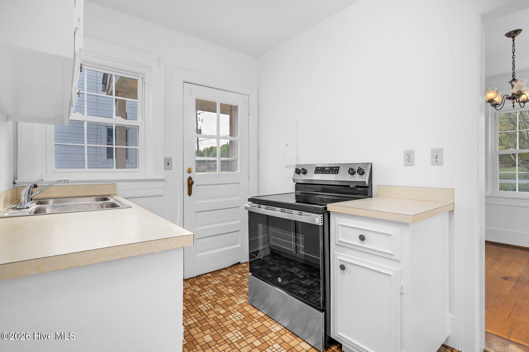701 East Nash Street Spring Hope, NC 27882 - Photo 12 of 34 New Stove