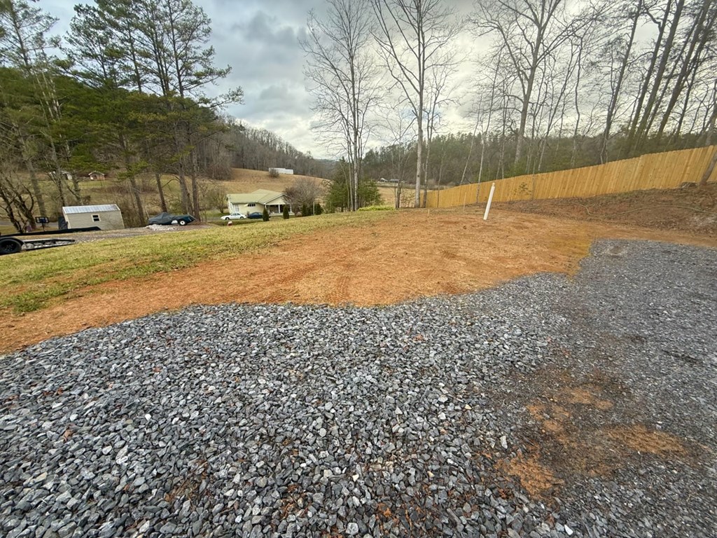 954 Croft Chapel Road Turtletown, TN 37391 - Photo 5 of 8 a view of a yard with a house