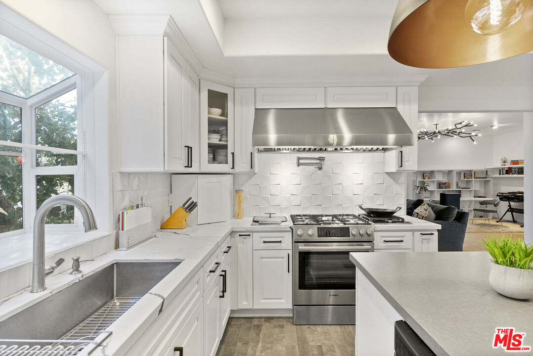 7806 West 79th Street Playa del Rey, CA 90293 - Photo 7 of 54 Gallery Image 7