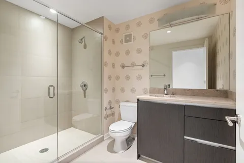 $2,319,000 | 194 North Park Drive, Chicago, IL 60601