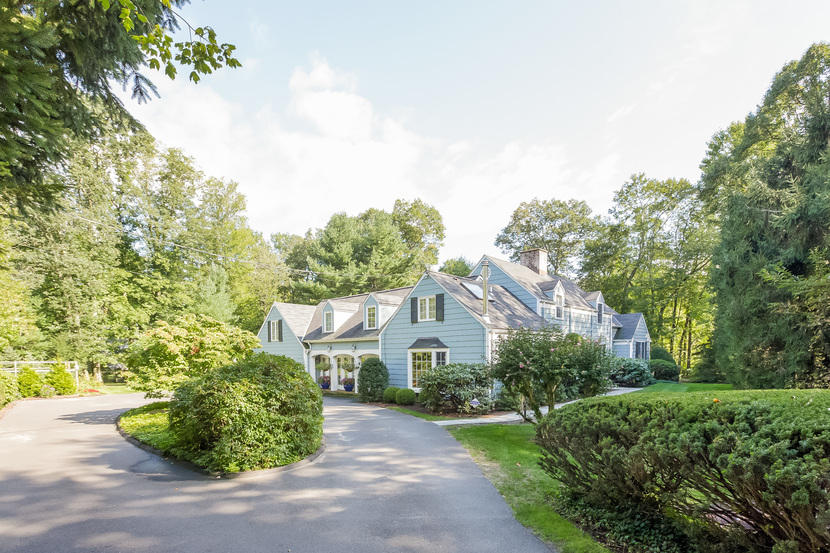 14 Meadowbrook Road Darien, CT 06820 - Photo 1 of 40 a front view of a house with a garden
