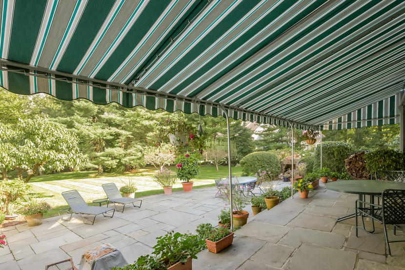 14 Meadowbrook Road Darien, CT 06820 - Photo 36 of 40 a outdoor view with sitting space