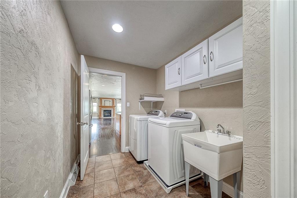 8554 Peters Road Cranberry Township, PA 16066 - Photo 14 of 40 1st FLOOR LAUNDRY