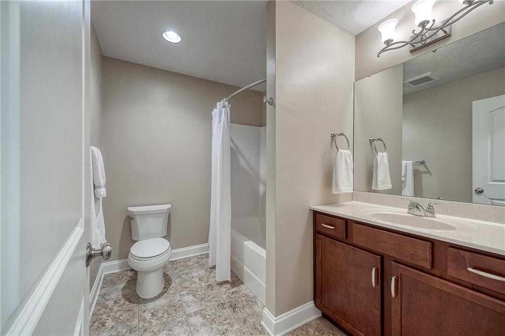 8554 Peters Road Cranberry Township, PA 16066 - Photo 24 of 40 FULL BATH ON 2nd FLOOR