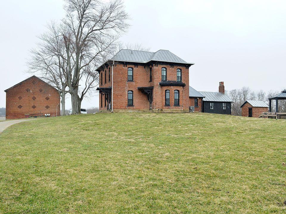 8375 Winchester Southern Road Stoutsville, OH 43154 - Photo 1 of 24