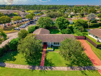 an aerial view of a house with yard swimming pool and outdoor seating