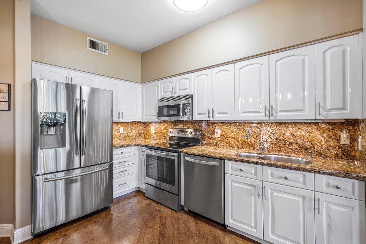 5790 Coach House Circle, Unit D Boca Raton, FL 33486 - Photo 12 of 28 013-5790CoachHouseCircle-BocaRaton-FL-33