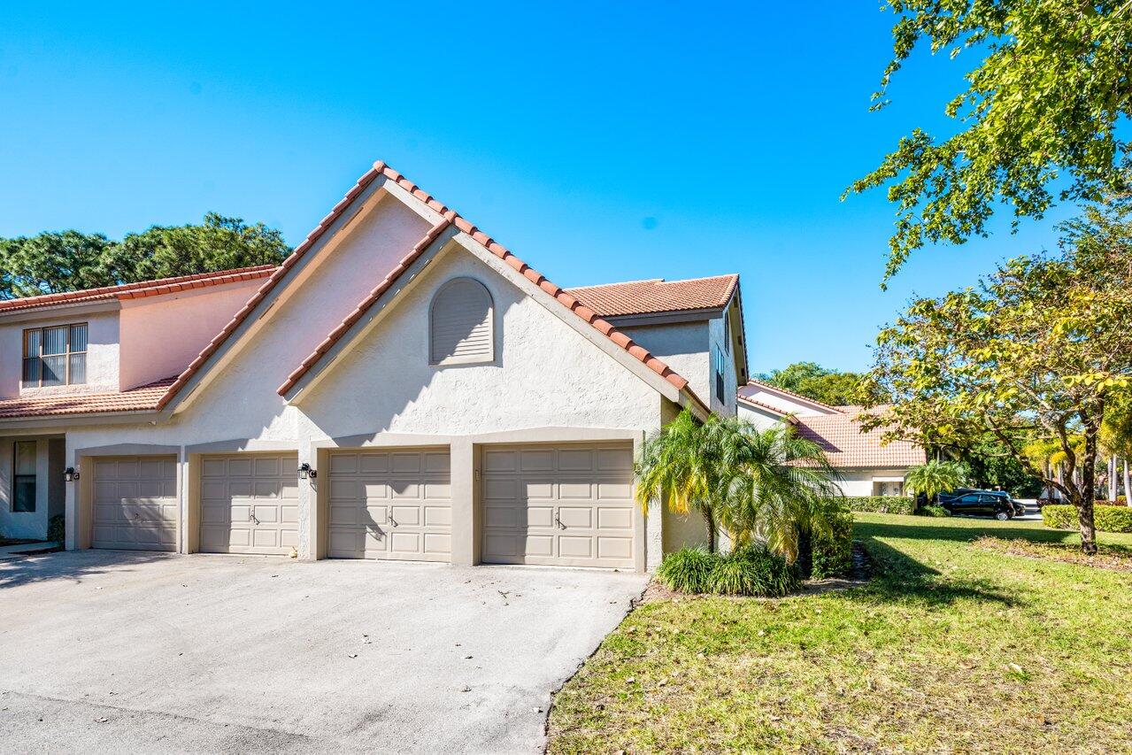 5790 Coach House Circle, Unit D Boca Raton, FL 33486 - Photo 2 of 28 Front