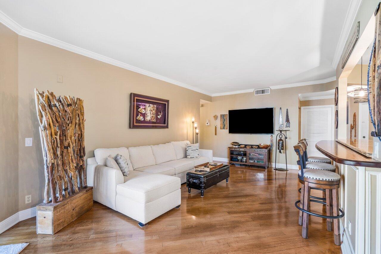 5790 Coach House Circle, Unit D Boca Raton, FL 33486 - Photo 8 of 28 009-5790CoachHouseCircle-BocaRaton-FL-33