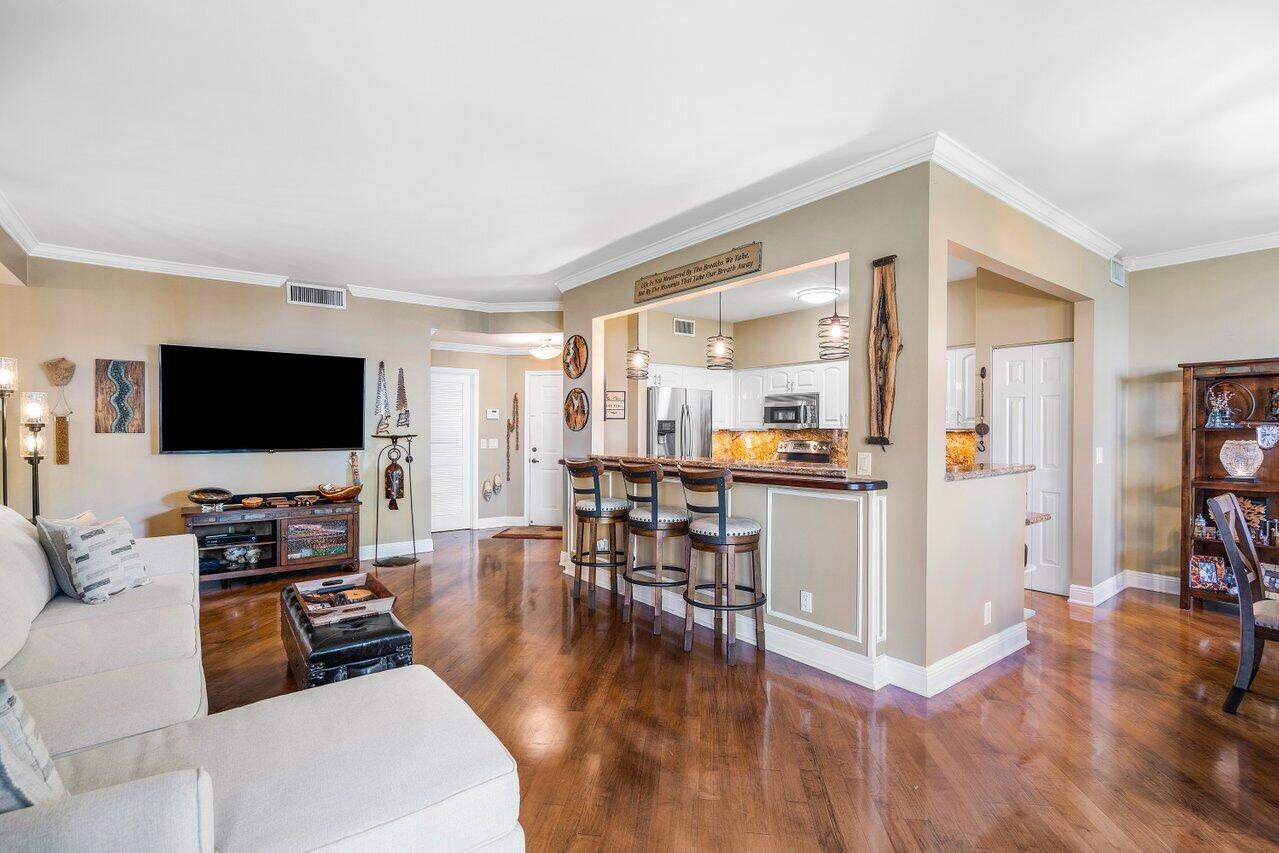 5790 Coach House Circle, Unit D Boca Raton, FL 33486 - Photo 9 of 28 010-5790CoachHouseCircle-BocaRaton-FL-33