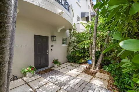 $1,099,000 | 261 Navarre Avenue, Unit B1, Coral Gables, FL 33134