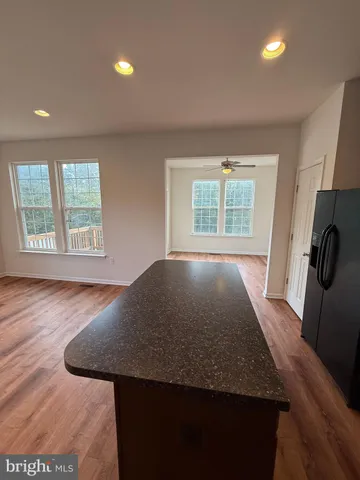 a view of a parking area