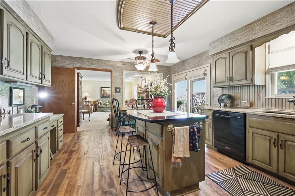 6626 Oak Ridge Drive Shawnee, KS 66217 - Photo 9 of 45