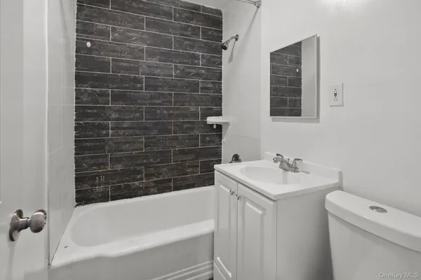 $2,000 | 15 Vernon Terrace, Poughkeepsie, NY 12601