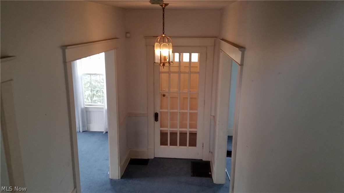 4207 Sheridan Road Youngstown, OH 44514 - Photo 3 of 14