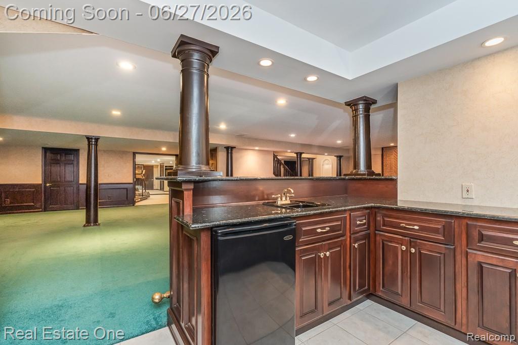 3347 St George Court Rochester, MI 48306 - Photo 37 of 51 Basement wet bar