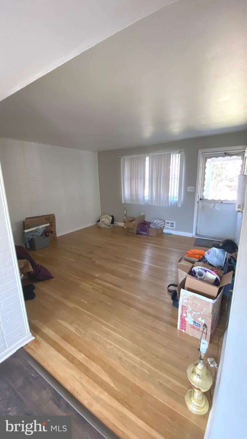641 South Wickham Road Baltimore, MD 21229 - Photo 5 of 22