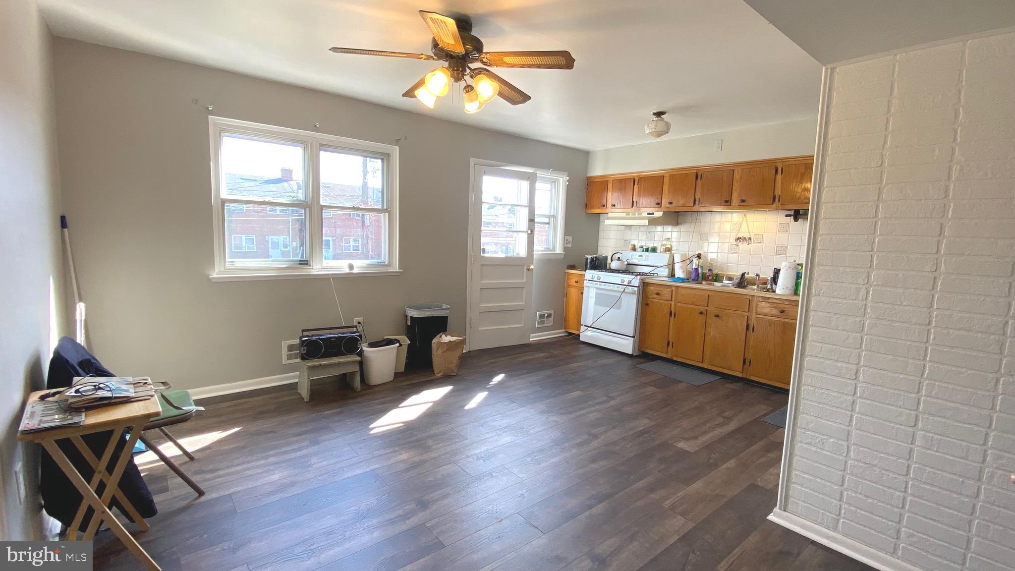 641 South Wickham Road Baltimore, MD 21229 - Photo 8 of 22
