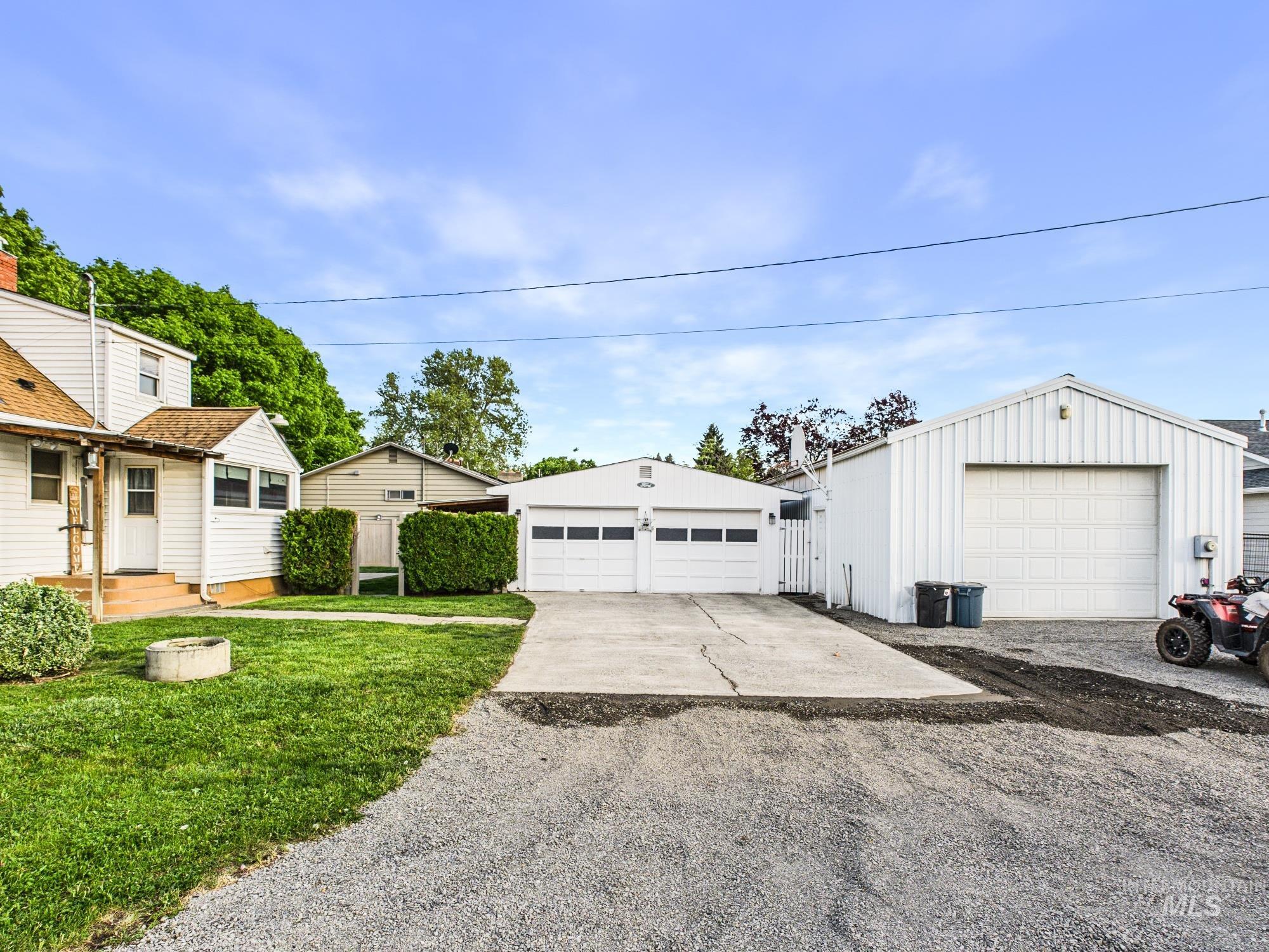 3422 6th Street Lewiston, ID 83501 - Photo 4 of 43 Multiple detached garages with ample parking