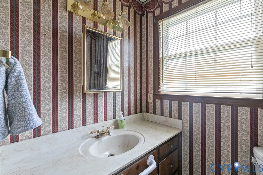 908 Yorkshire Road Colonial Heights, VA 23834 - Photo 27 of 34 Full bath