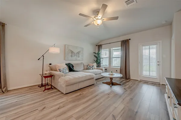 $2,800 | 2114 Cherryvale Drive, Tomball, TX 77375