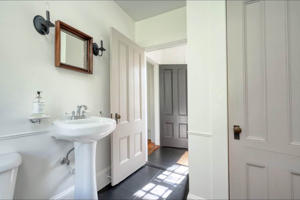 336 Broadway Hanover, MA 02339 - Photo 15 of 35