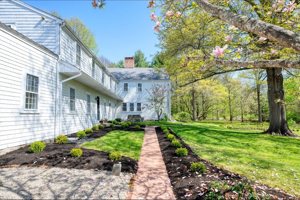 336 Broadway Hanover, MA 02339 - Photo 5 of 35