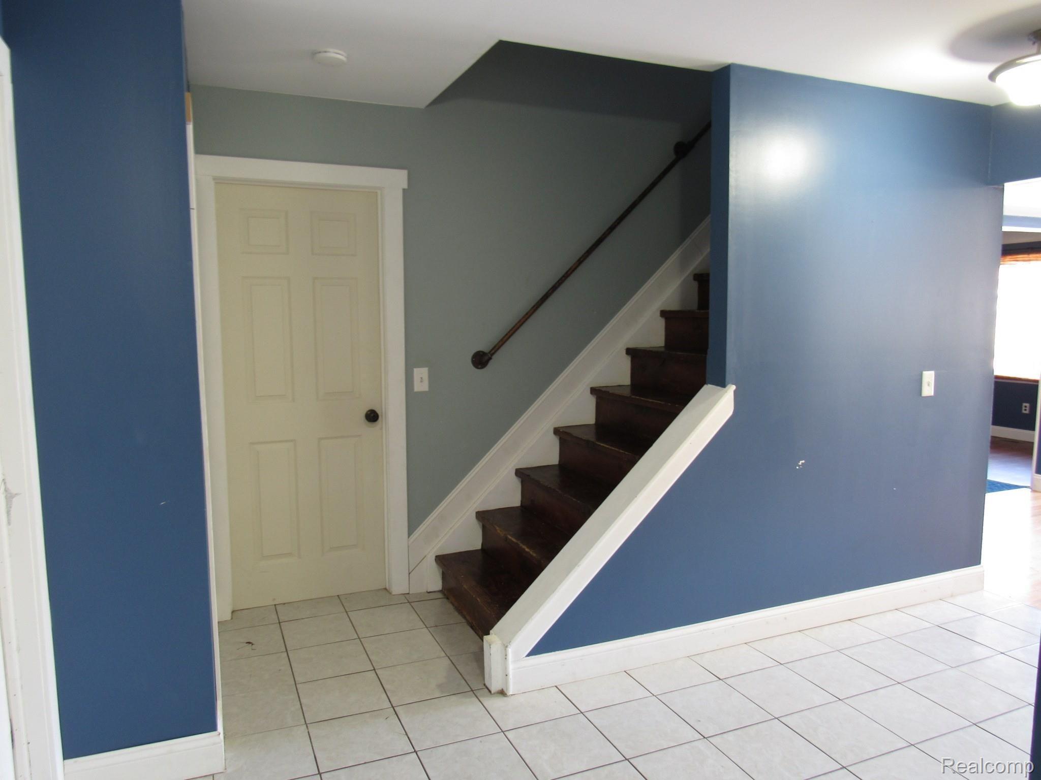 2136 Elkhorn Drive Rochester, MI 48307 - Photo 15 of 44 2136 ELKHORN LN ROCHESTER HILLS MI (111).JPG