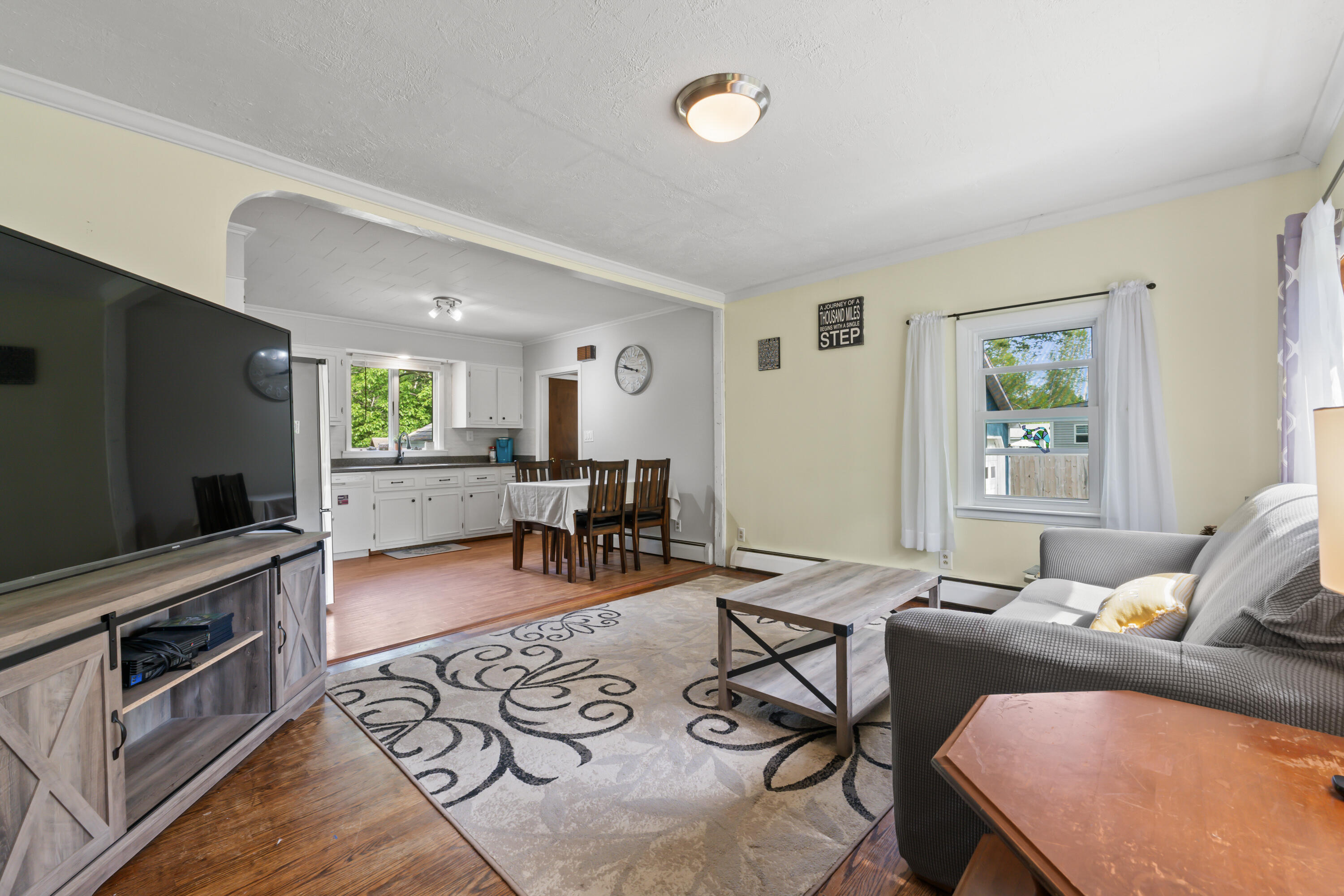 90 Tedford Road Topsham, ME 04086 - Photo 12 of 29 Living Room