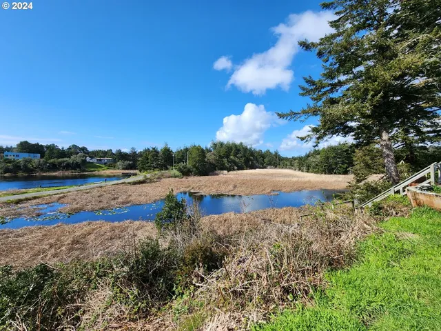 $520,000 | 654 Madrona Avenue, Port Orford, OR 97465