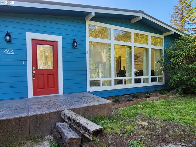 $520,000 | 654 Madrona Avenue, Port Orford, OR 97465