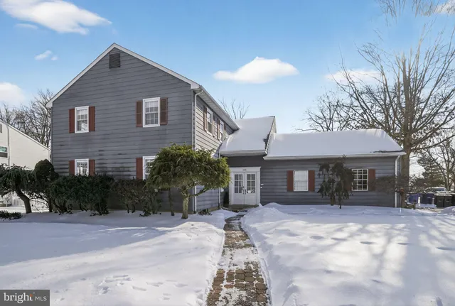 $575,000 | 109 Yorktown Drive, Mount Laurel, NJ 08054