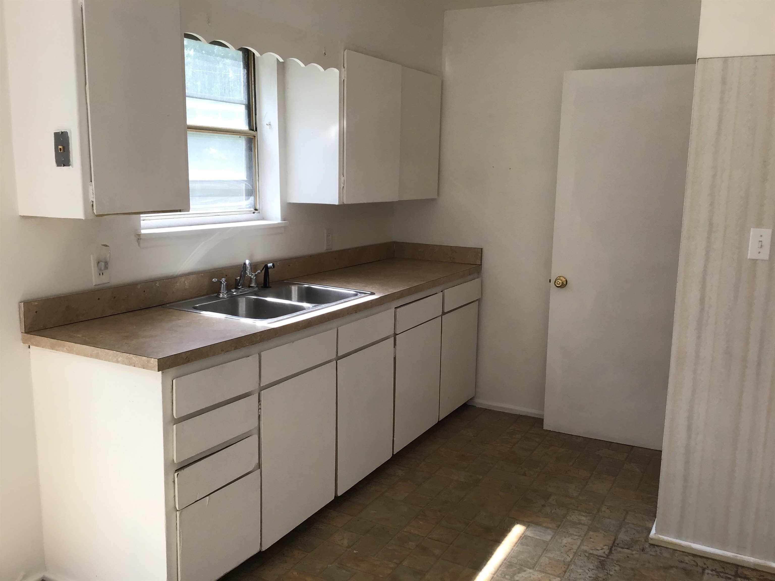 3291 West Pierson Road Flint, MI 48504 - Photo 4 of 18 50122268-3.JPG