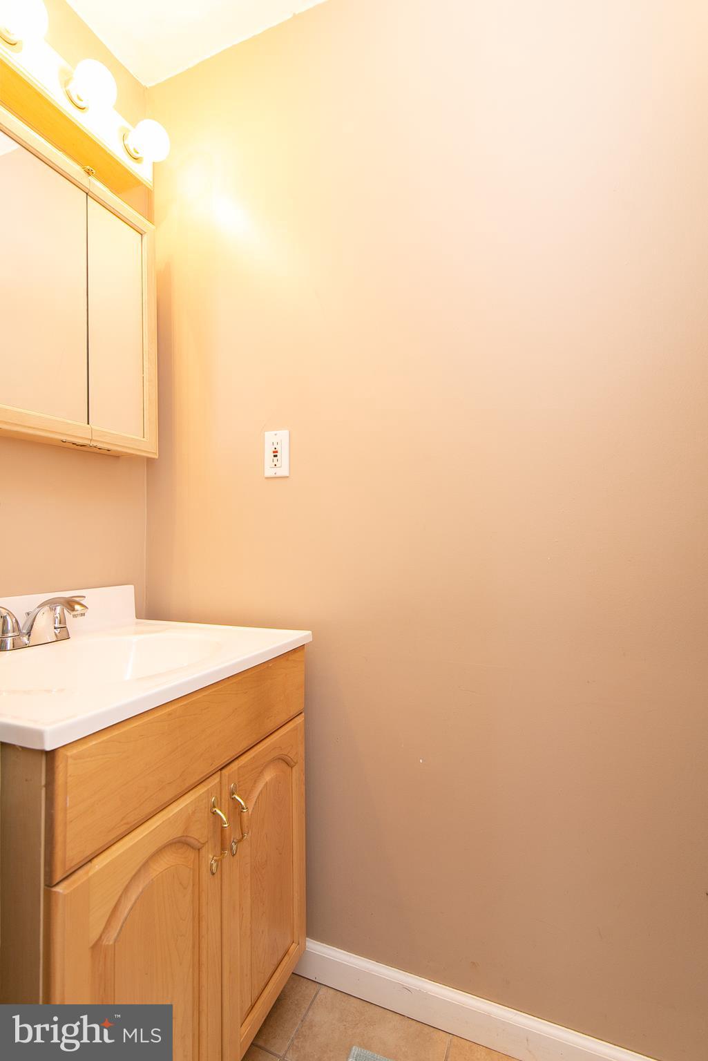 316 Lynbrooke Road Springfield, PA 19064 - Photo 31 of 47 Half Bath