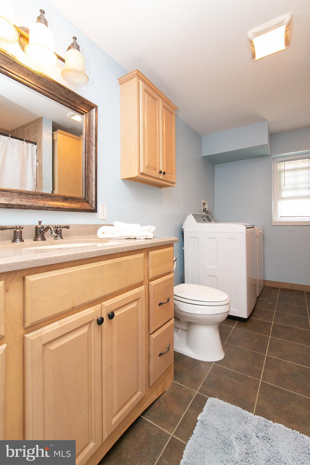 316 Lynbrooke Road Springfield, PA 19064 - Photo 46 of 47 Hall Bath with laundry