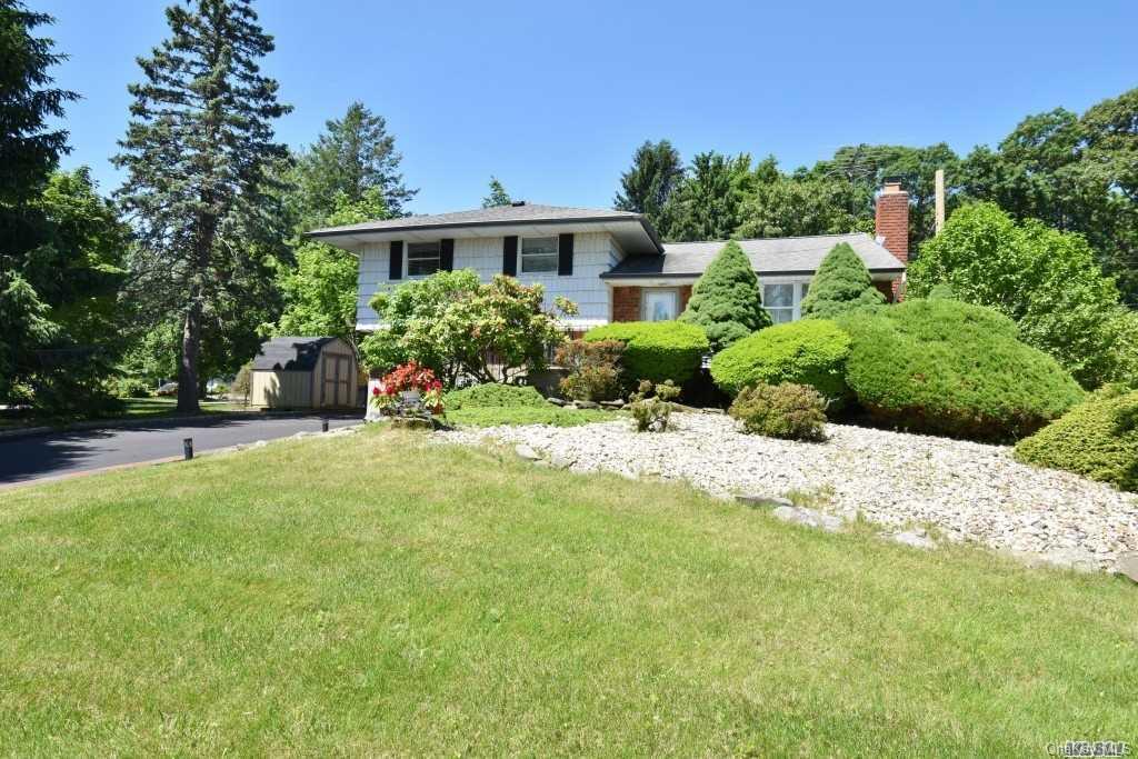 2 Roxbury Drive Commack, NY 11725 - Photo 1 of 1 Gallery Image 1