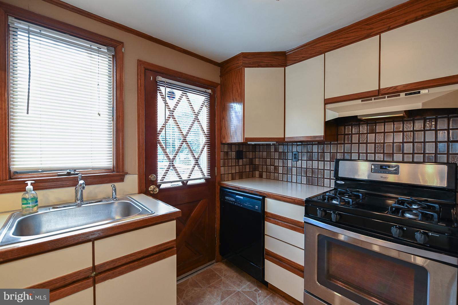 416 Enfield Road Oreland, PA 19075 - Photo 12 of 58 Gallery Image 12