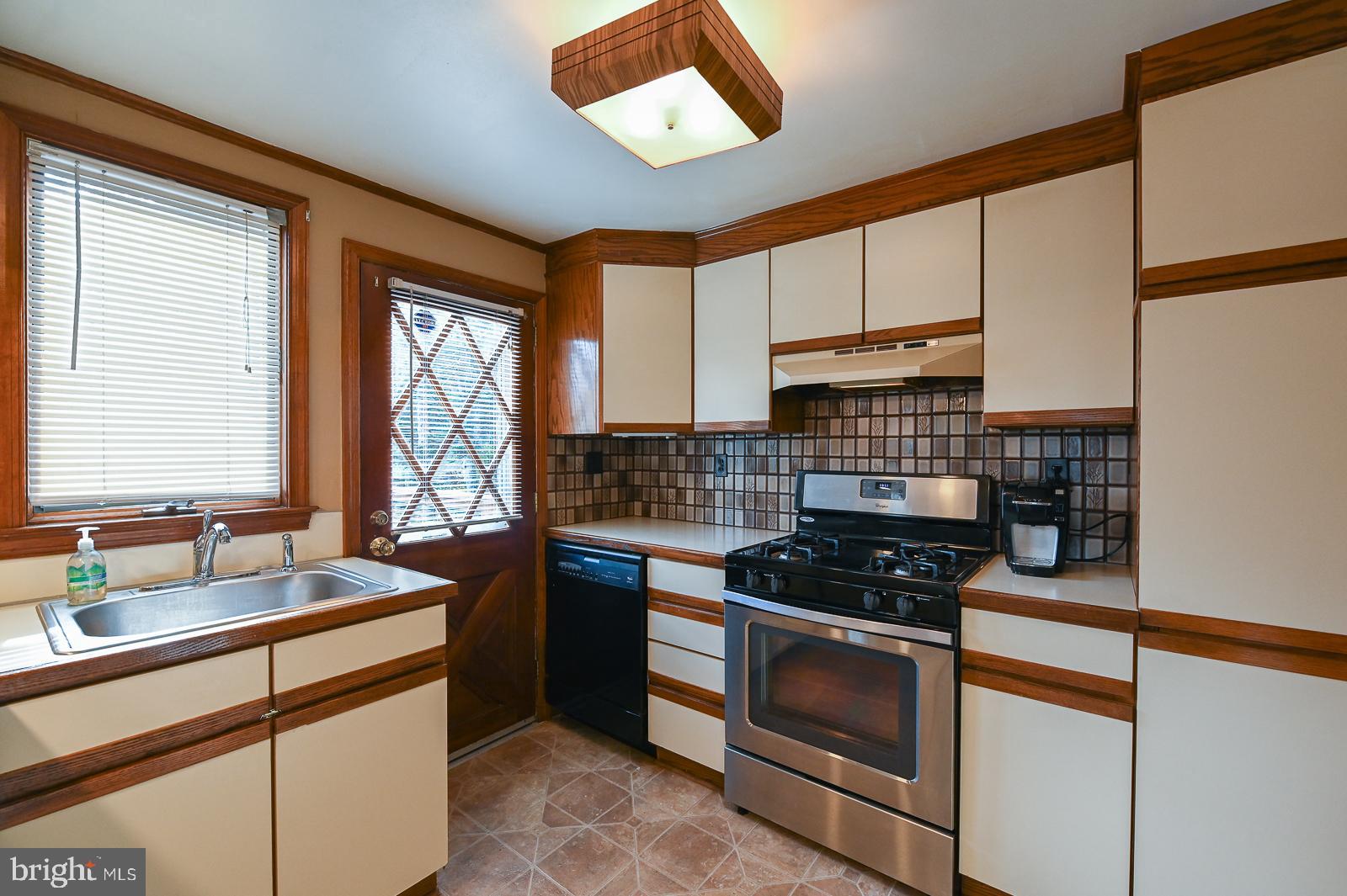 416 Enfield Road Oreland, PA 19075 - Photo 13 of 58 Gallery Image 13
