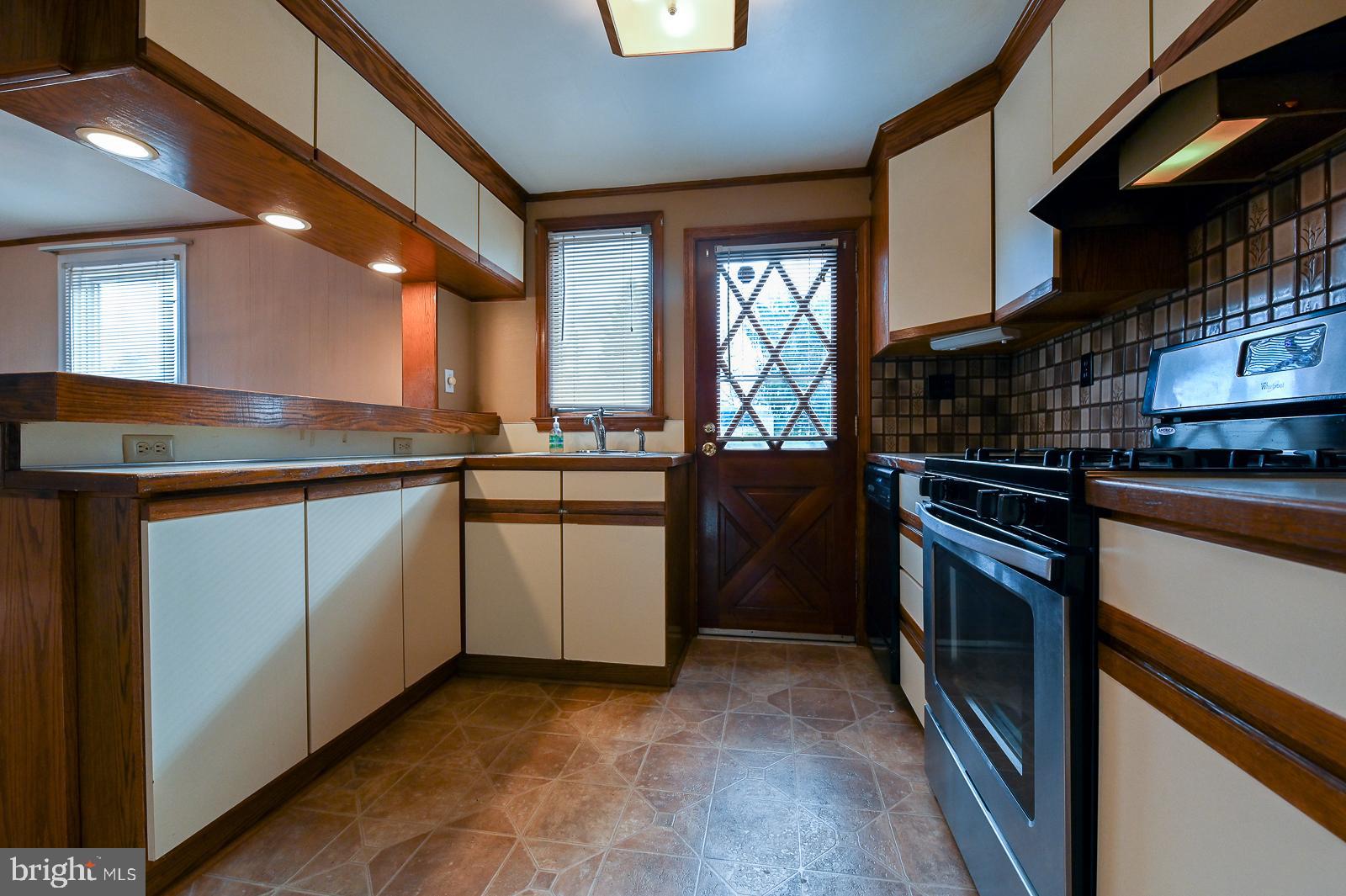 416 Enfield Road Oreland, PA 19075 - Photo 16 of 58 Gallery Image 16