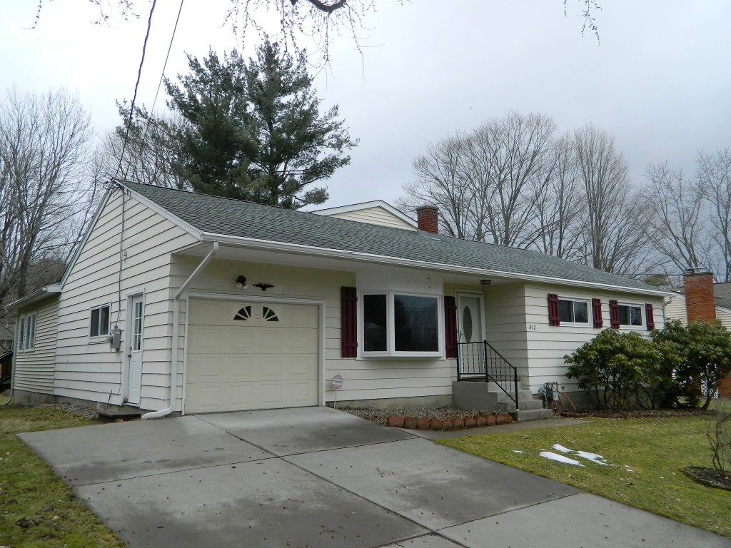 812 Murray Hill Road Vestal, NY 13850 - Photo 2 of 20 Gallery Image 2