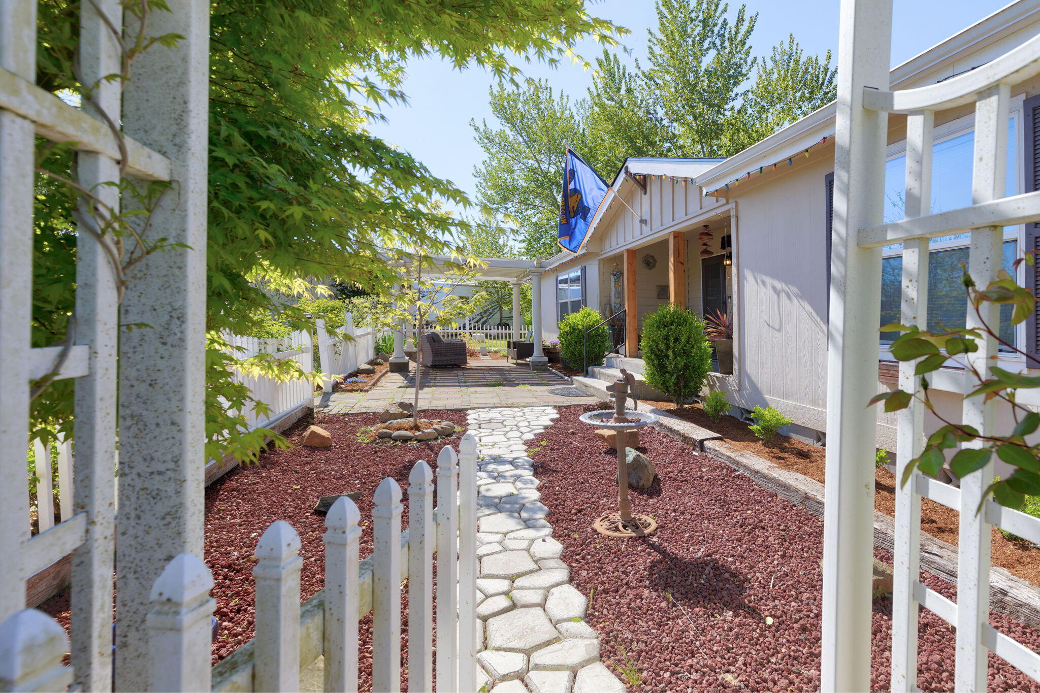 3798 Leonard Road Grants Pass, OR 97527 - Photo 58 of 62 a view of a house with a yard
