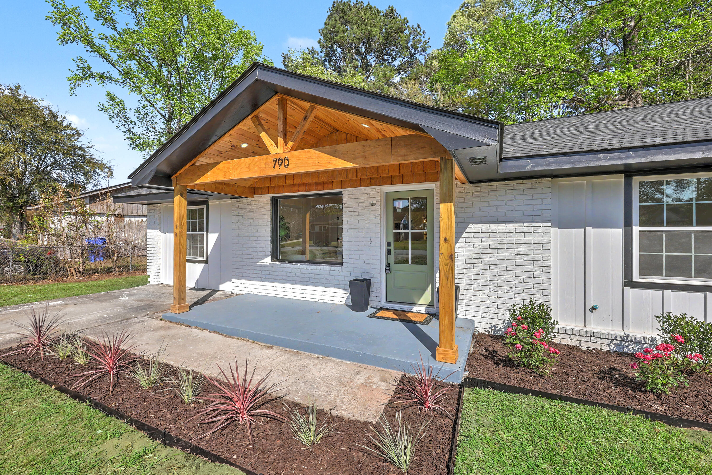 790 Hoss Road Charleston, SC 29414 - Photo 2 of 33 ZYN_2877_78_79_80_81_82_83