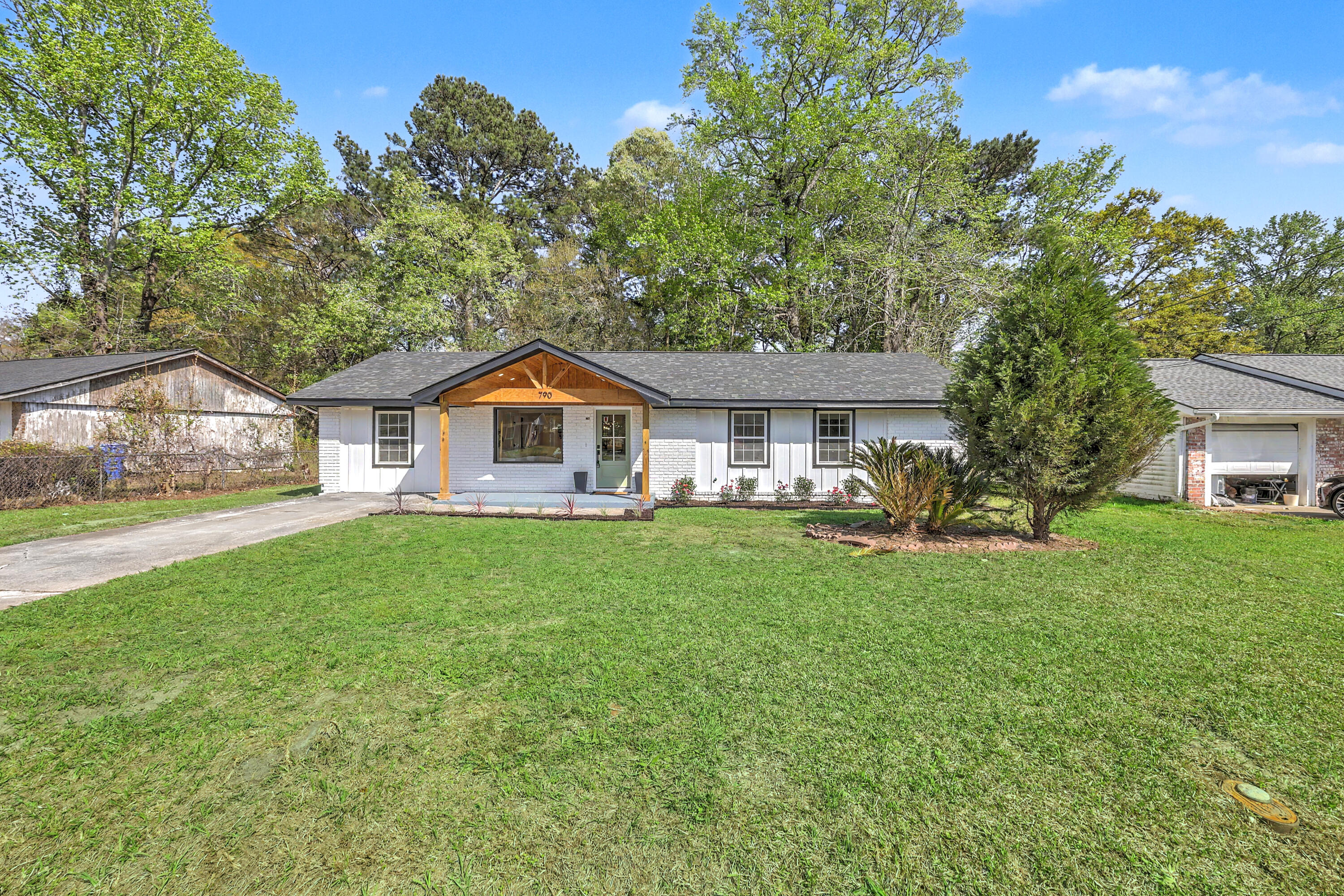 790 Hoss Road Charleston, SC 29414 - Photo 6 of 33 ZYN_2828_29_30_31_32_33_34