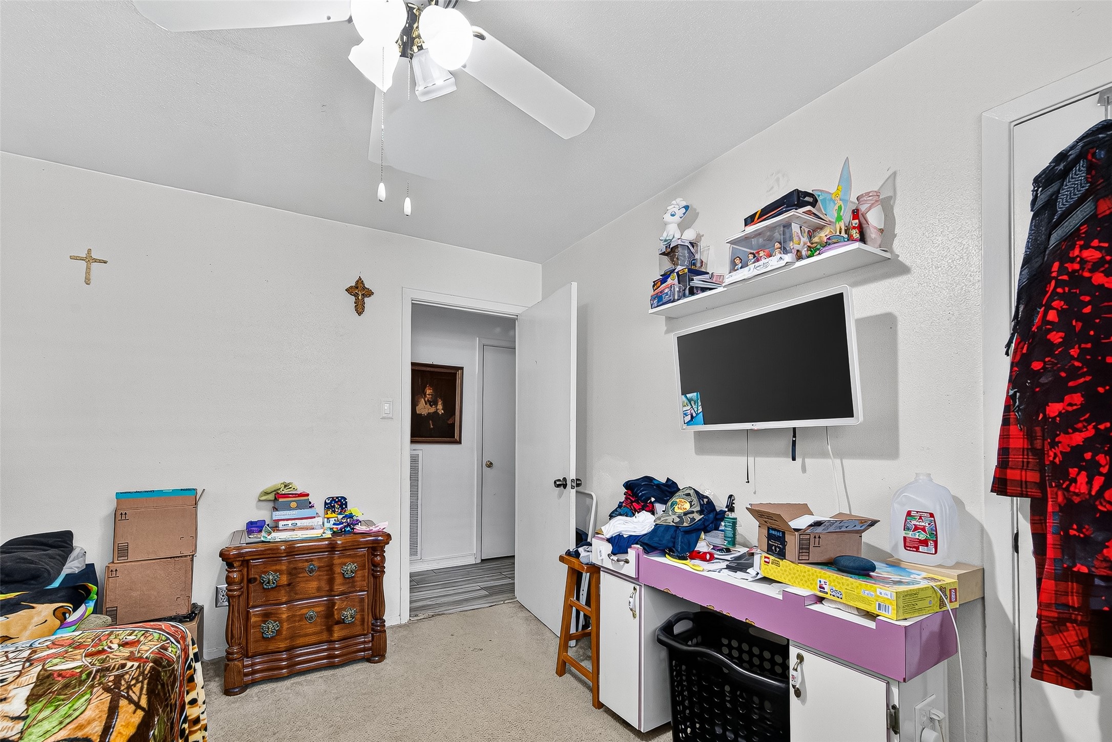 8222 La Roche Lane Houston, TX 77036 - Photo 20 of 32 a living room with furniture and a flat screen tv